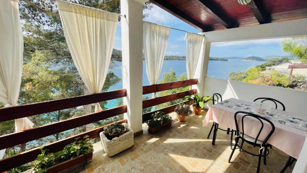 Karbuni Seaside Cabin Retreat - Beachfront accommodation on Korčula Island